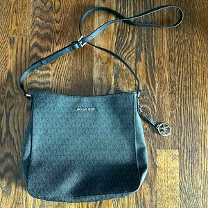 NWT Michael Kors Jet Set Travel Messenger Bag